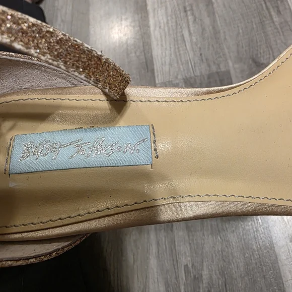 Elegant Glittery Sandals - Picture 3 of 5